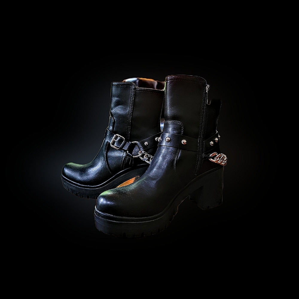 Leather chain biker boots block heel like new size 8